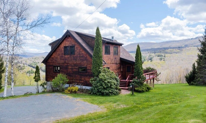 Fleischmanns Ski Chalet | Belleayre View: Paramount Views, Hot Tub + Firepit