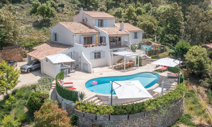 Tourtour Villa | Bellevue, breathtaking, heatable pool, airconditioning in Provence