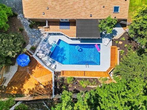 South Belmont House | Belmont Family Fun w Hot Tub Pool Game Room King Suite