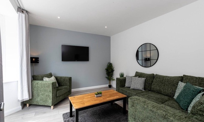 Darlington House | Belvedere Lodge by Our Home Short Stays