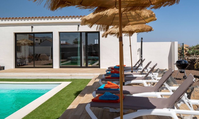 La Oliva House | Belvilla by OYO Palacio Caralluma