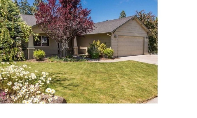 Southwest Bend House | Bend beauty on the bluff