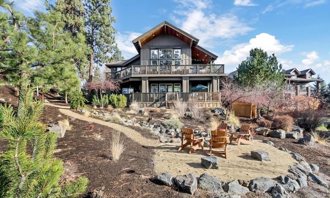 Bend House | Bend Oregon mountain mansion luxury