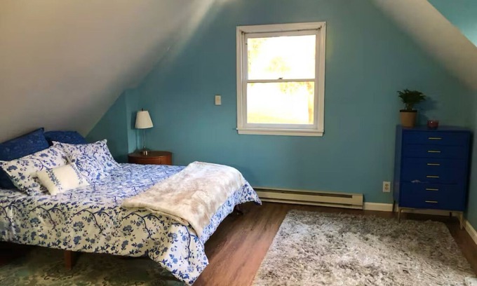 Hood Apartment | Benji’s getaway minutes from Shenandoah! Pony rides for children