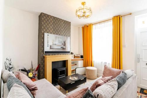 Wolverhampton House | Bentley Bridge Wolverhampton 3 Bedrooms Entire House - Perfect for short or Long stay