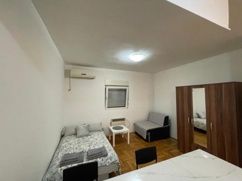 Zvezdara Apartment | BeoEagle