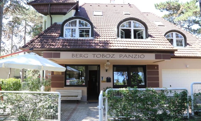 Pecs House | Berg Toboz Panzió