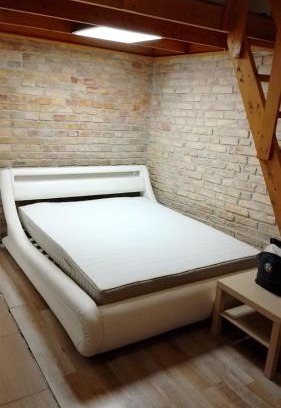 Nepszinhaz negyed Apartment | Berzsenyi Retreat