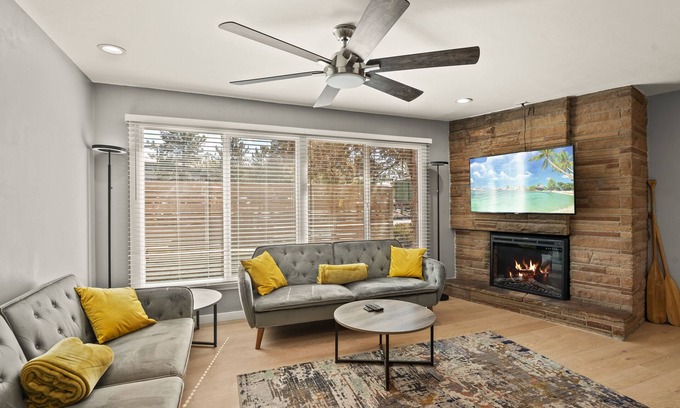Flagstaff House | Bespoke Bungalow on Forest w/AC, Fully Fenced Yard, W/D, 4 Smart TVs, Fast WiFi
