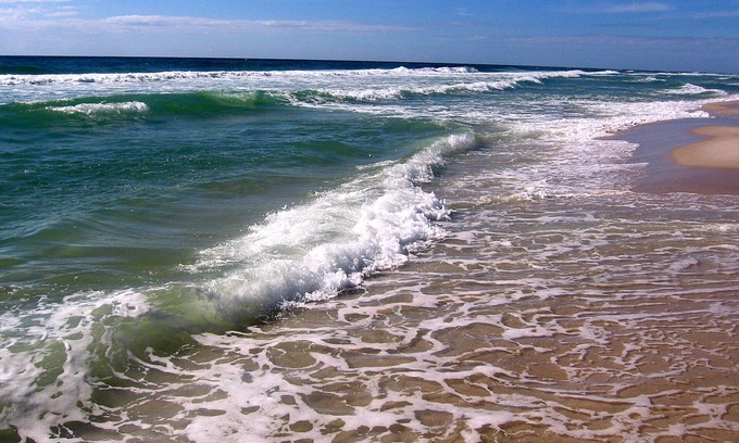 Sunnyside Apartment | BEST DEAL IN TOWN.3 MINUTES WALK TO THE BEACH!
