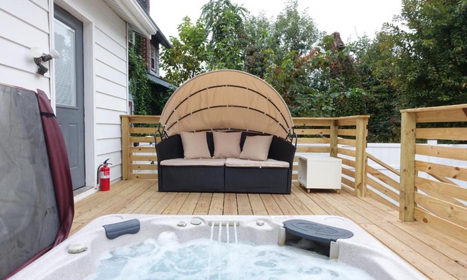 Hillside Apartment | Best EWR Airport Apt-Hot Tub-Free Parking