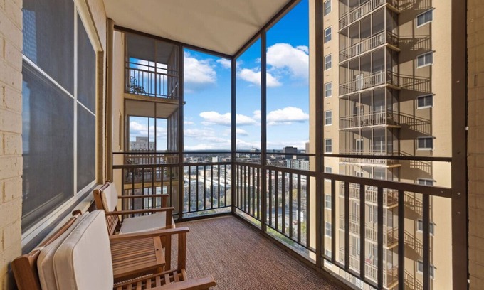 Downtown Atlanta Condo | Best Food Scene, Convenience & Walk-Friendly | ATL