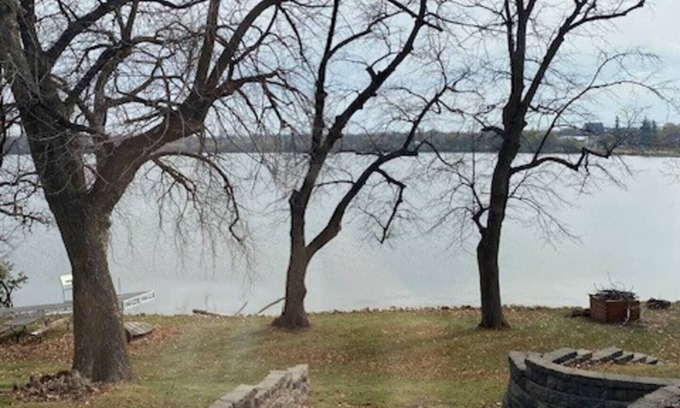 Alexandria House | Best lakefront location in Alex!