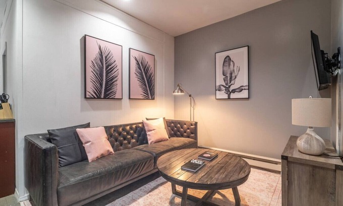 Garment District Apartment | Best Location! 3BR Apartment Near Empire State!