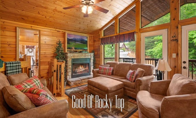 Sevierville Cabin | Best Location/HotTub/Resort Pool/Game Rm/Fast WiFinDollywood 2 minutes away!