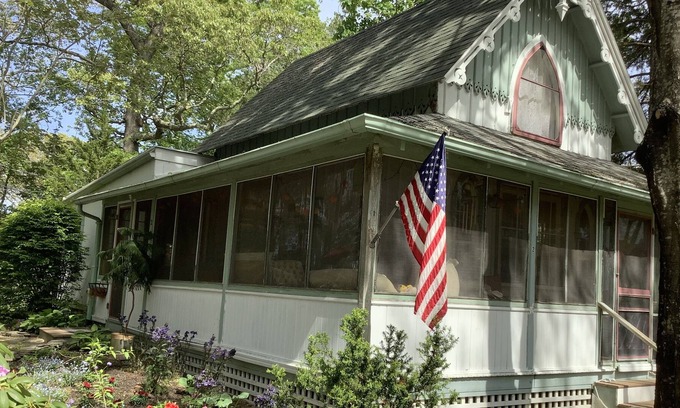 Jamesport House | Best location on North Fork Walk to beaches, town, restaurants, wineries.