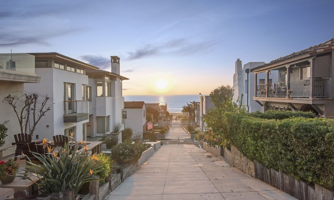 Sand Section House | Best Ocean Views In Manhattan Beach. Luxurious Beach Living 7 Houses From Beach