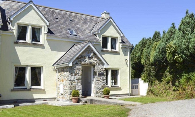 Chacewater Cottage | Best of Both Worlds - In the countryside, but 5 miles from the sea or the city.