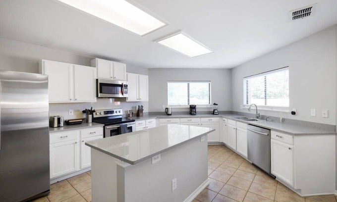 South Arlington House | Best of Grand Prairie | Pool, Convenient, Spacious