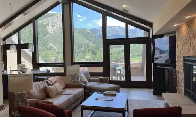 Avon Condo | Best of the Best! Ski in/out, Resort & Spa, Hot tub, Ski Valet, Rm Service