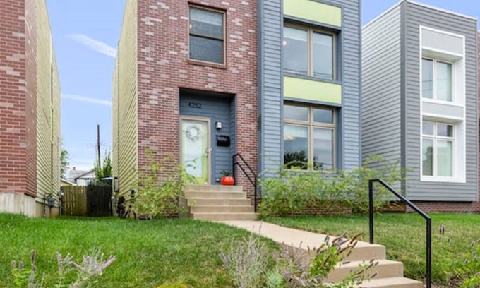 St. Louis House | Best place to stay in 2023, great home with pool.