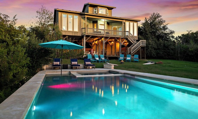 Leander House | Best Sunset in TX ~Luxury Getaway~ Heated Jacuzzi