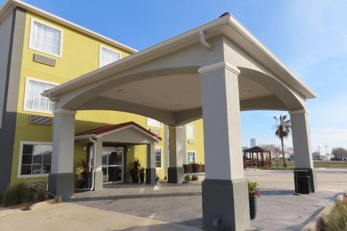 Broussard Hotel | Best Western Heritage Inn & Suites