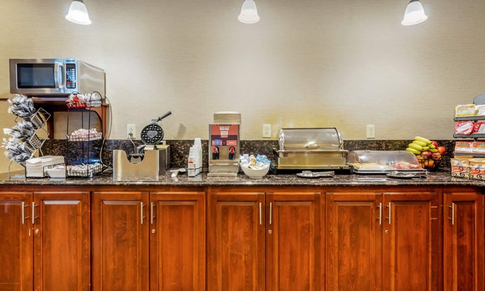 Roanoke Hotel | Best Western Plus Inn at Valley View