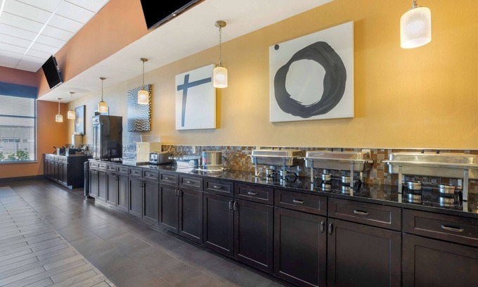 North Platte Hotel | Best Western Plus North Platte Inn & Suites