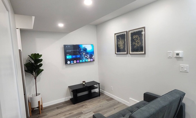 West Edmonton Apartment | Bethel Cozy Suite