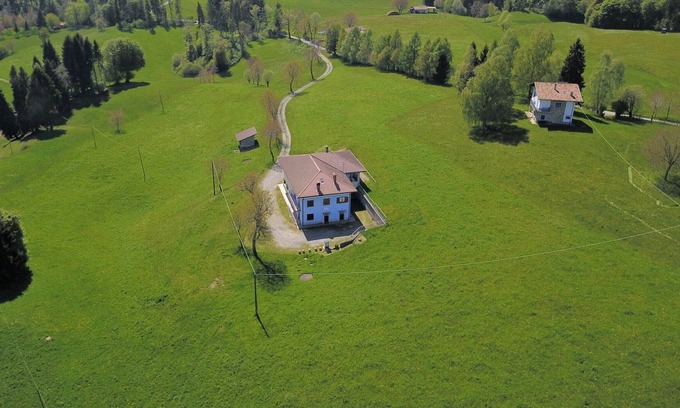 Lovere Apartment | between woods and meadows