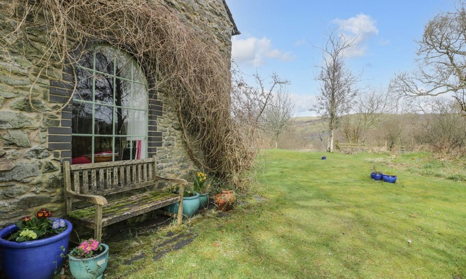 Llangadfan Cottage | BEUDY DOLPEBYLL, family friendly, with open fire in Llangadfan