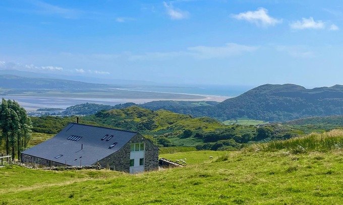 Porthmadog Cottage | BEUDY MAWR, pet friendly, luxury holiday cottage in Tremadog