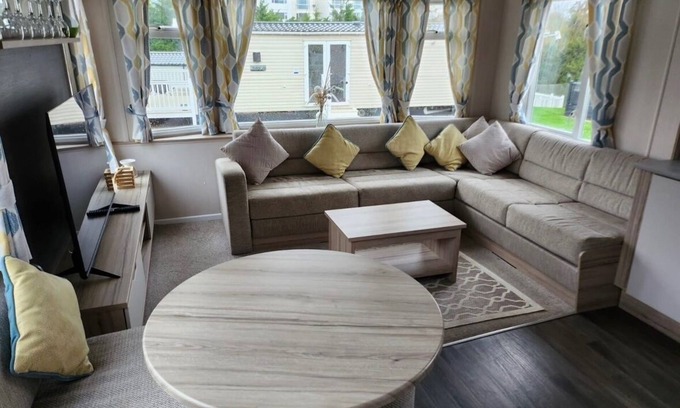 Paignton Ski Chalet | Beverley bay 2-Bed Caravan, Sleeps 6, Pet Friendly