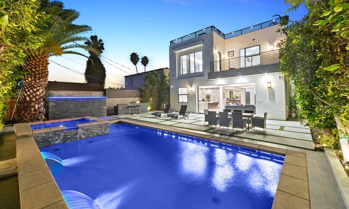 Beverly Grove House | Beverly Hills Playhouse: Games,Pool,Views