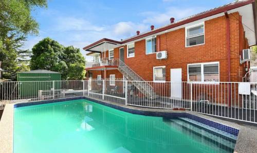 Bexley North House | Bexley 5Br near Train & Shpping with pool 10ppl First Floor