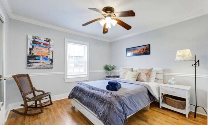 North Charleston House | Bexley~Pet Friendly with Yard~Easy Walk to Park Circle + 15 Minutes to Downtown