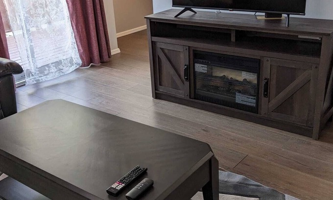 Saskatoon House | Bi-level Suite in Saskatoon 3 Bedrooms 1 Exercise room 2 Bathrooms