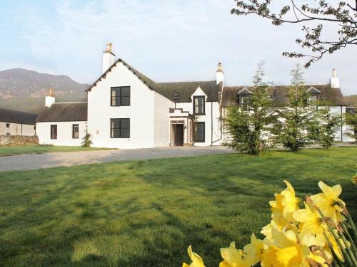 Newtonmore House | Biallid House
