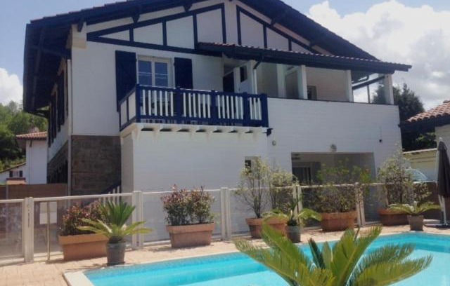 Hendaye Apartment | BIDASSOA - Apt 3*** dans Villa typique avec piscine