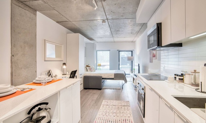 Quartier des Spectacles Apartment | Bienvennue Chez MoMo