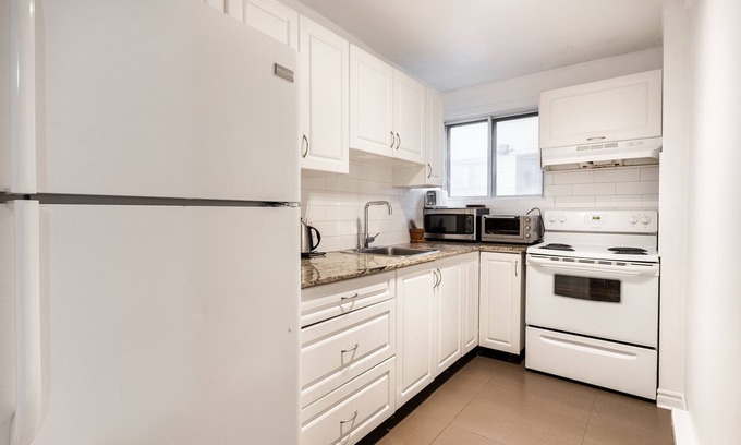 Quartier des Spectacles Apartment | Big Apartment 4 Bedrooms