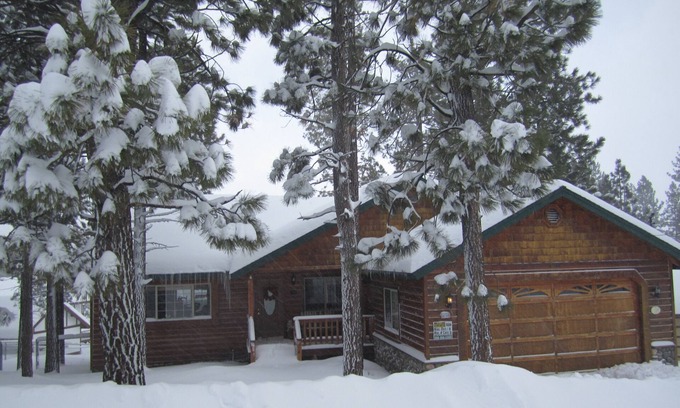 Big Bear Lake Cabin | Big Bear Lake Cabin: 3B-2B - half mile to Snow Summit. Walk to Lake. Hot Tub.