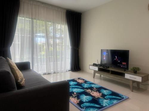 Kampung Kuala Pari Apartment | Big big big family escape 4BR side pool view, Ipoh