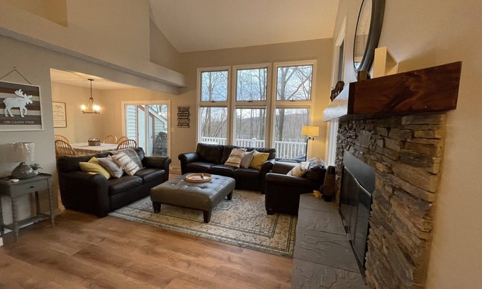 Lake Harmony House | Big Boulder Ski House/Lake Harmony- .4 miles to Ski Mountain and Lake