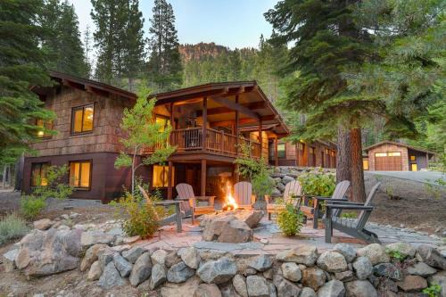Truckee House | Big Chief River Retreat-Located on Truckee River
