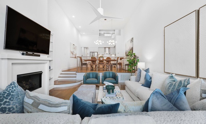 West End House | BIG GROUP TRIPS! PRIME LOCATION 2MILES TO BROADWAY! UP TO 5 HOMES TOGETHER!