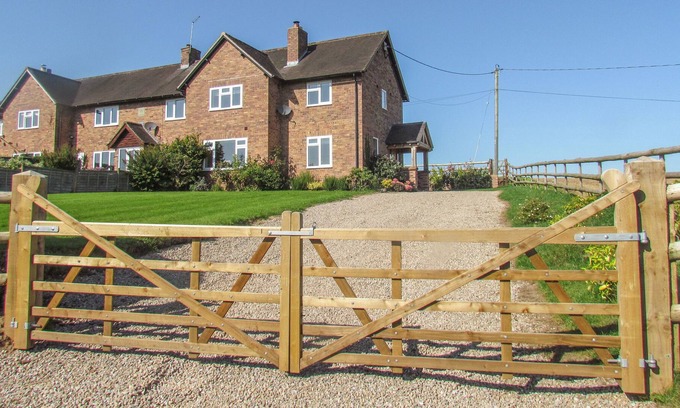 Ellesmere Cottage | BIG HILL COTTAGE, character holiday cottage in Ellesmere