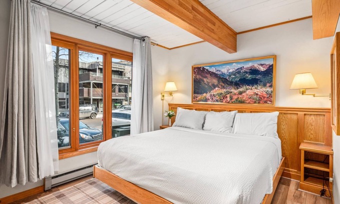 Aspen Condo | Big Savings, More Nights! 15% off 3 night stays thru Dec 14
