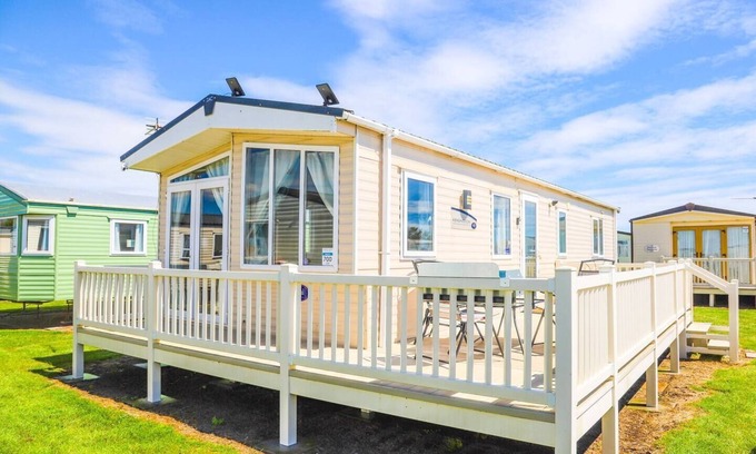 Camber Villa | Big Skies Platinum+ holiday home WiFi, Netflix